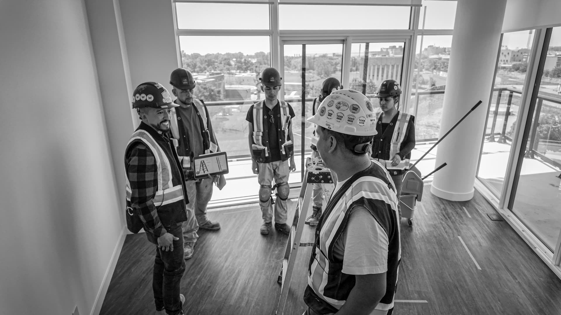 LEMAC team on-site briefing